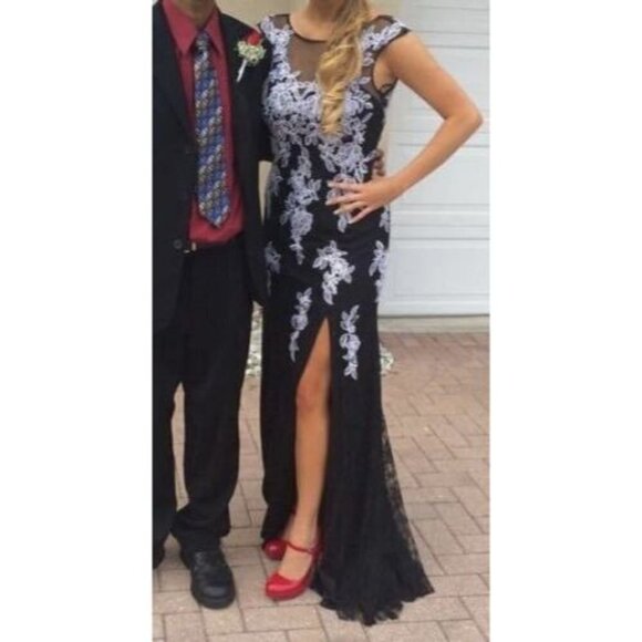 JVN by Jovani Dresses & Skirts - JVN by Jovani Black Lace White Embroidered Formal Gown $595